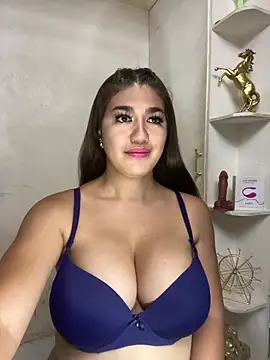 SexyFatHugeCock Adlı Modelin Canlı XXX Sohbeti
