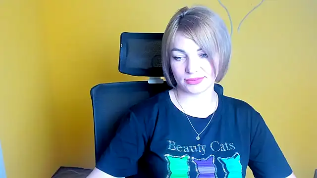 CuttieEmma: онлайн-секс-чат