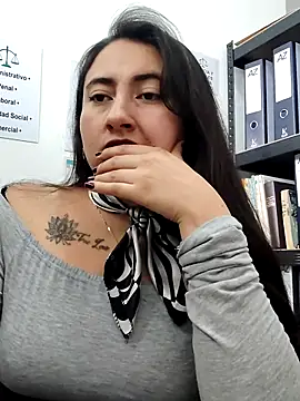 _Sarah-Office1 élő XXX-chatje