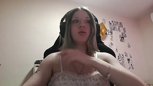 ViolettaCatechini's Live XXX Chat