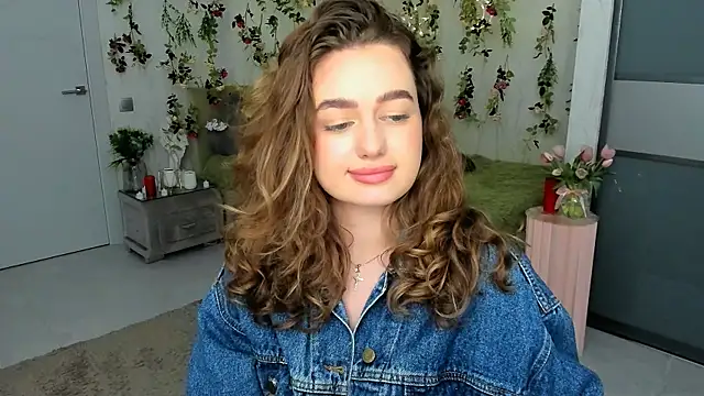 MiracleCurly live XXX chat