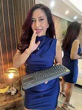 MonicaMoret Adlı Modelin Canlı XXX Sohbeti