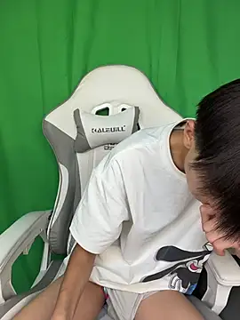 DD-101 Live XXX Chat