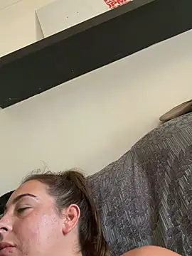 BrunetteBaddiexo's Webcam Show