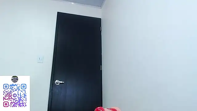 Upskirt_Squirt96 现场XXX聊天