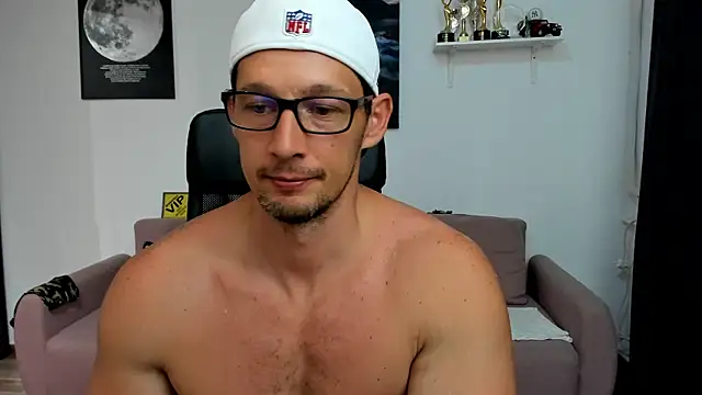 BrutusK08 Live XXX-Chat