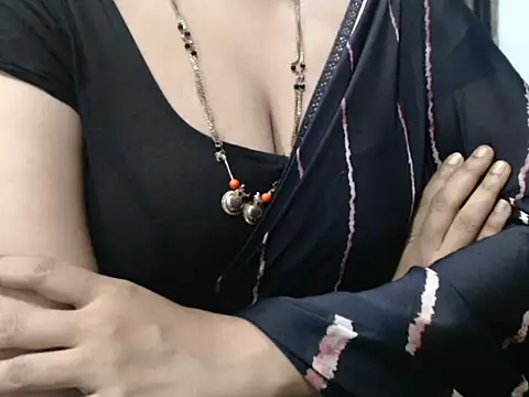 Chat XXX ao vivo de sunitha-3
