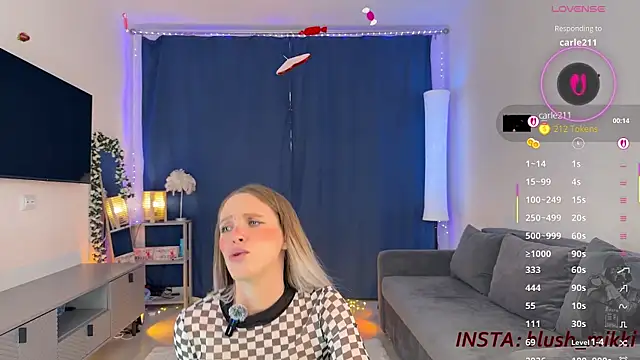 mikkixmeow Chat XXX in diretta