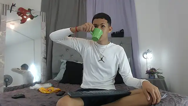 Chat XXX ao vivo de PhillipCox