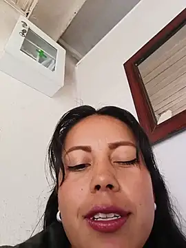 _andrea30のライブXXXチャット