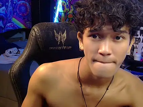 hugekenbigcock Chat XXX in diretta