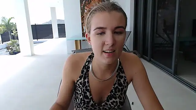 Yennyloves Live XXX-chat