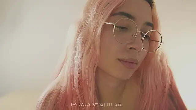 צ'אט XXX בשידור חי של dearnina_