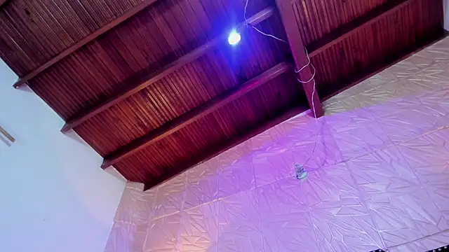 Chat XXX ao vivo de JennyRouse01