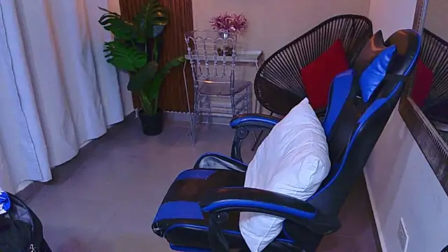 Kenya--Buhle's Live XXX Chat