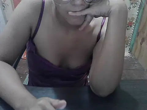 SweetKisses4u Adlı Modelin Canlı XXX Sohbeti