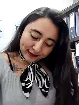 _Sarah-Office1: απευθείας συνομιλία ΧΧΧ