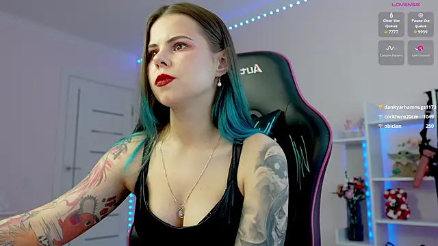 Онлайн чат XXX QueenAliceX