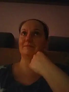 Chatroom XXX en direct de BustyLadyAlma