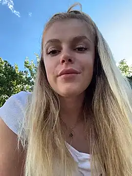 HarrietDart Chat XXX live