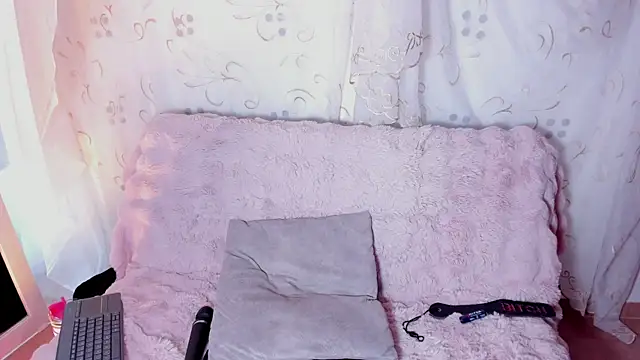 Chatroom XXX en direct de KuraiBi