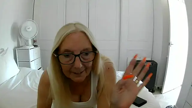 Chanel-56 Live XXX Chat