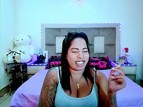 indiantopaz694u Adlı Modelin Canlı XXX Sohbeti