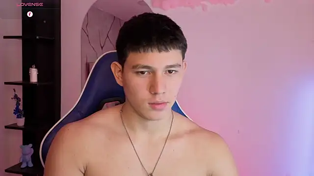 XXX chat uživo modela JamesCr_