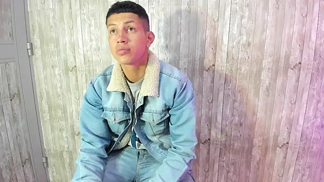 Tony_Zackk Adlı Modelin Canlı XXX Sohbeti