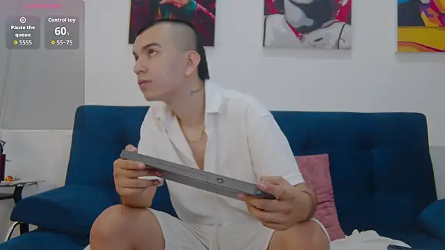 Rowan_Cley's Live XXX Chat