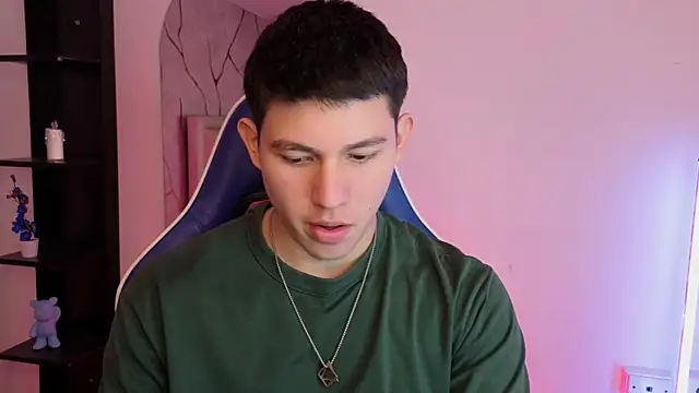 JamesCr_ live XXX chat