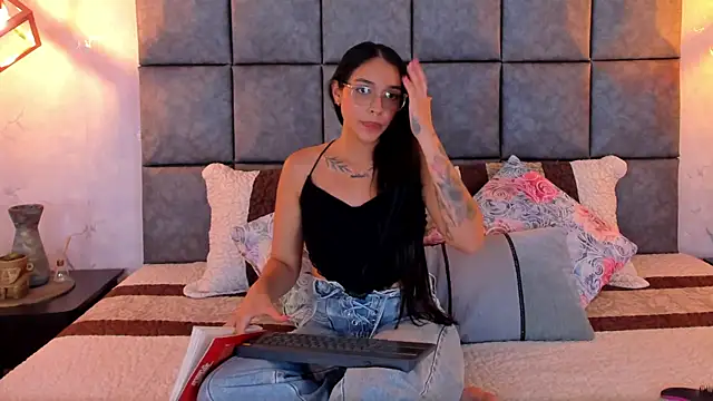 Roseaurora Adlı Modelin Canlı XXX Sohbeti