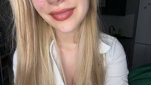 BlondeDoesのライブXXXチャット