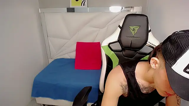 Delaware_ live XXX chat