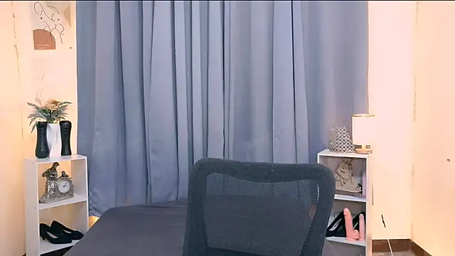 Mimi_Mckinley élő XXX-chatje