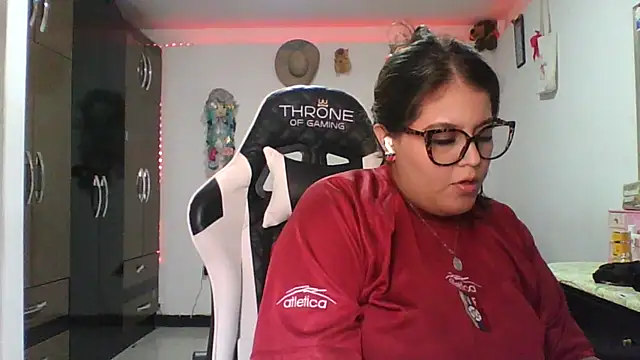 Bonny_rousse01 élő XXX-chatje