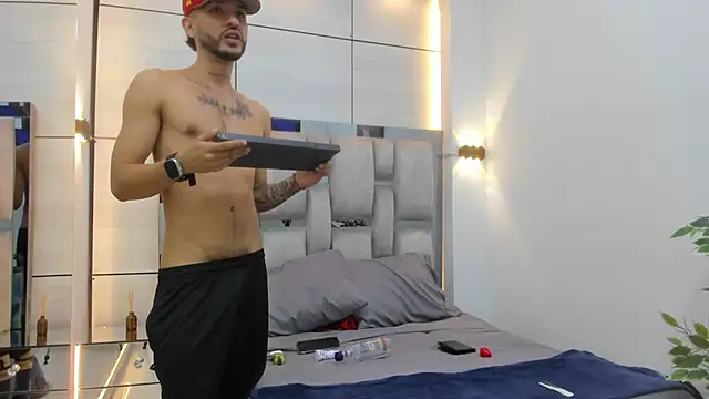 denis_winslow live XXX chat