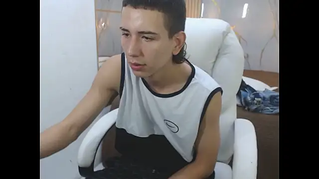 Chat XXX en directo de JackSwan18
