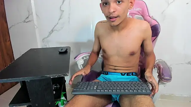 littlecum18's Live XXX Chat