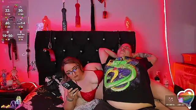 Chat XXX en directo de katieeandsharonn