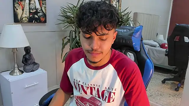 Chat XXX ao vivo de kai_storn