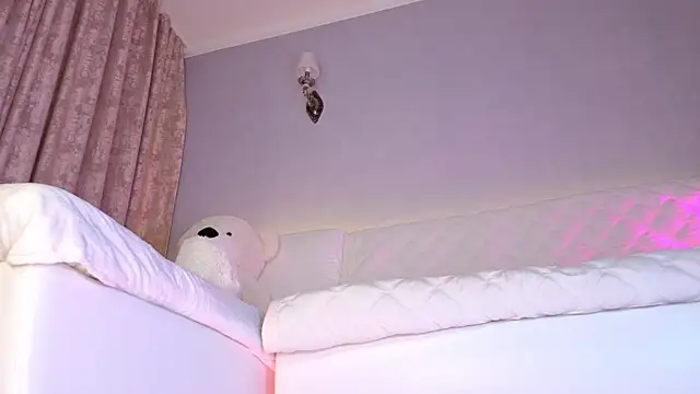 XXX chat uživo modela Ellijoys