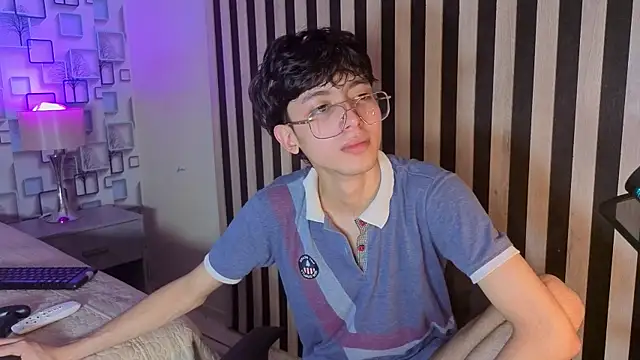 Pokazy przed kamerką – Twink_Sebas7