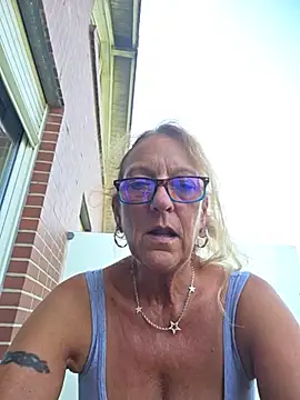 HotWifeLyn68 Webcam-Show