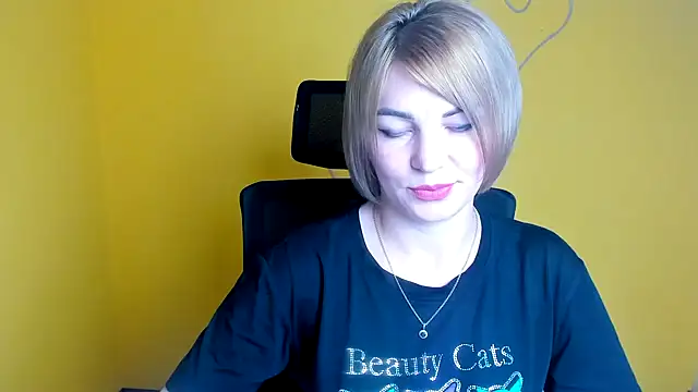 CuttieEmma's Live XXX Chat