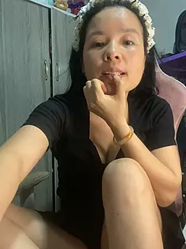 Ivy_Trix2's Live XXX Chat
