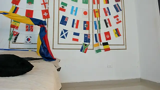 XXX chat uživo modela emily_gaviria1