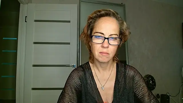 Chat +18 de LioraWeiss ao vivo