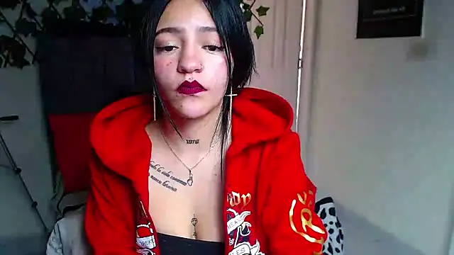 Violettasquirt Adlı Modelin Canlı XXX Sohbeti