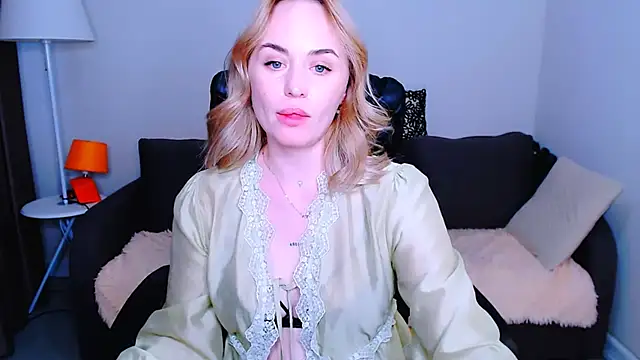 LiluMoon__ Adlı Modelin Canlı XXX Sohbeti